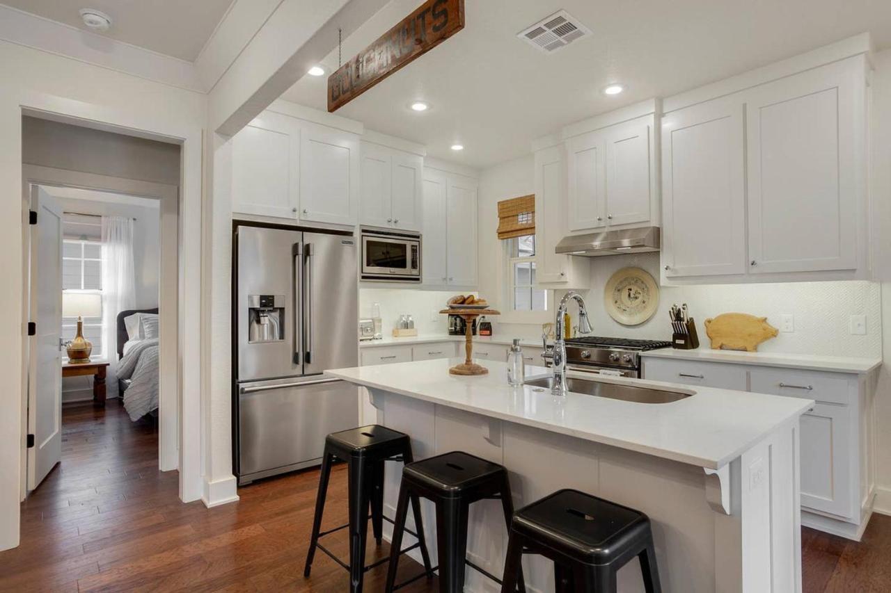 The Sofay Farmhouse - 1 Mile From U Of A - Luxury Amenities Fayetteville Exteriör bild