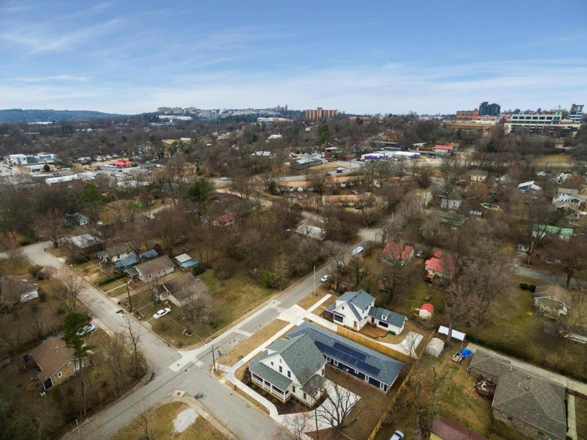 The Sofay Farmhouse - 1 Mile From U Of A - Luxury Amenities Fayetteville Exteriör bild