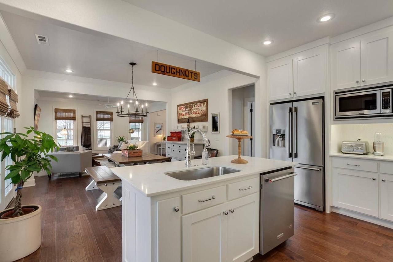 The Sofay Farmhouse - 1 Mile From U Of A - Luxury Amenities Fayetteville Exteriör bild