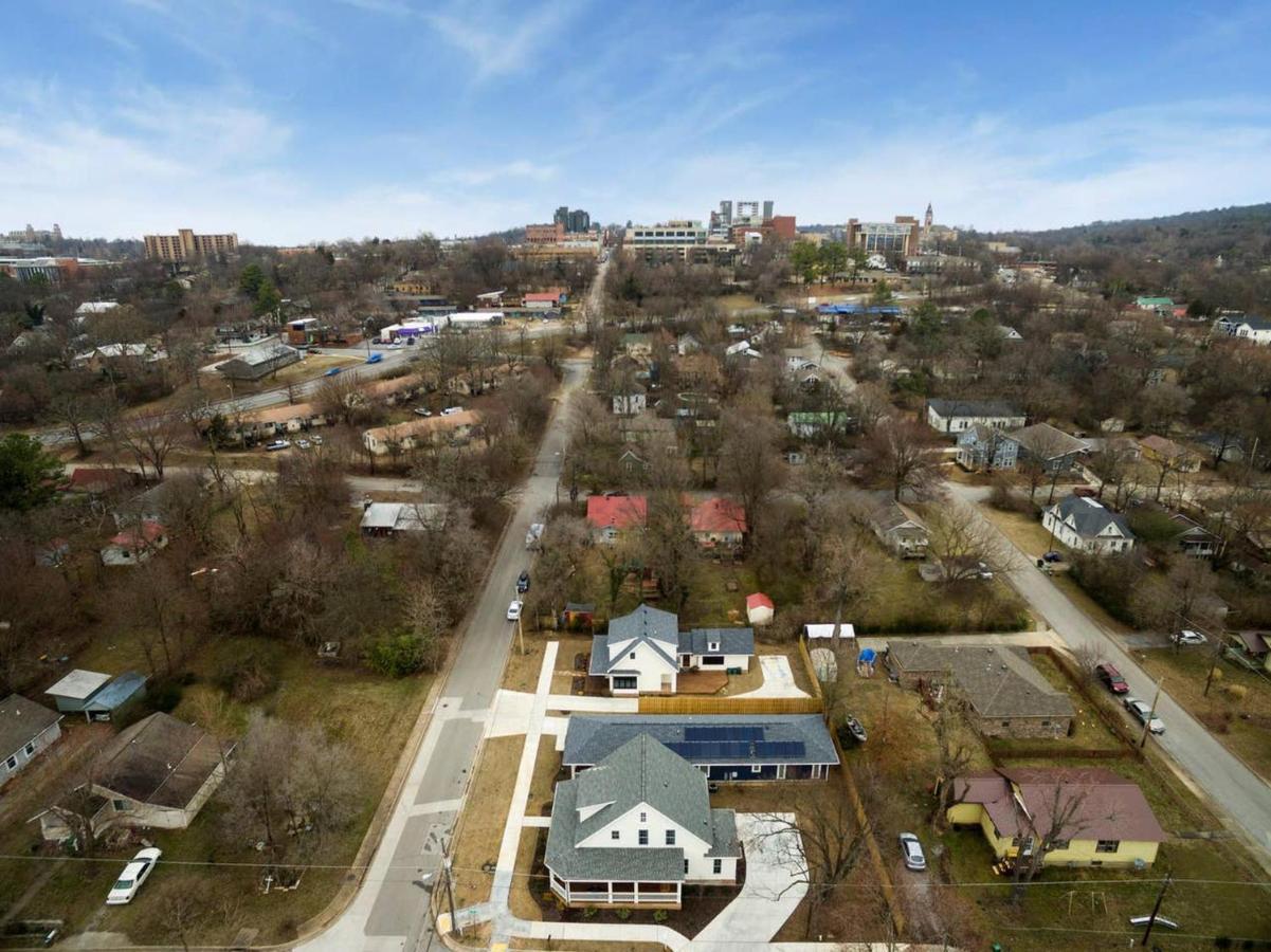 The Sofay Farmhouse - 1 Mile From U Of A - Luxury Amenities Fayetteville Exteriör bild